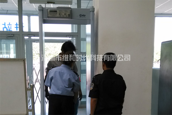 新疆烏魯木齊鐵路局8家火車站采用維和時代供應HI-PE進口安檢門[圖文]