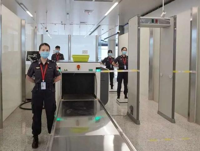 玉林機(jī)場(chǎng)安檢門(mén)檢測(cè)口探測(cè)發(fā)現(xiàn)危險(xiǎn)物品[圖]