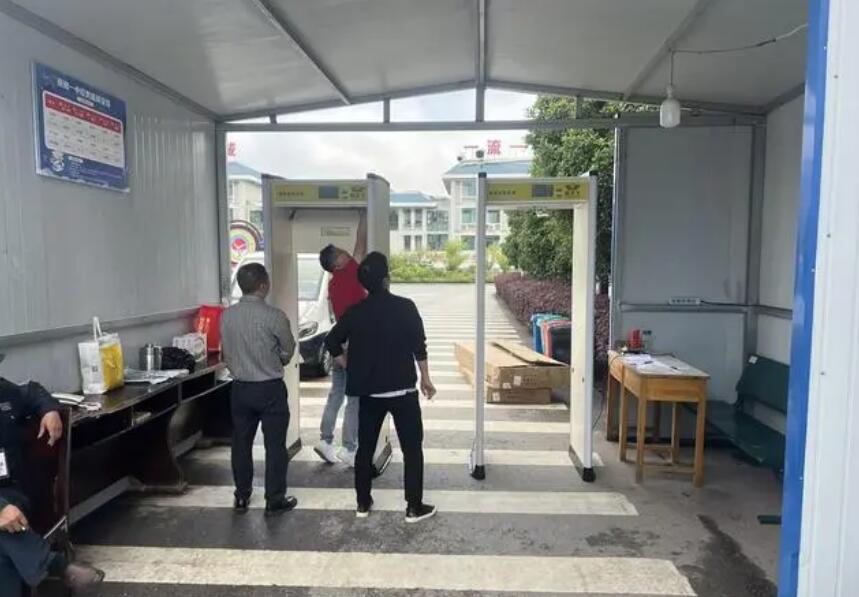 智能安檢門(mén)是否可作為考試作弊防范措施.jpg 智能安檢門(mén)是否可作為考試作弊防范措施.jpg